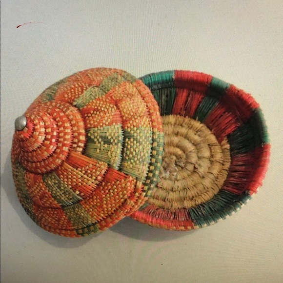 Handwoven Multicolor Basket with Lid - Picture 3 of 3